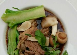 Herbal Pork Soup / Bak Kut Teh With Mix Mushroom And Brocoli
